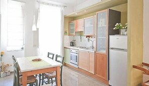 Kühlschrank, Ofen, Herdplatte, Geschirrspüler