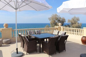 Property grounds - Imagine Renting Your Own 5 Star Private Cyprus Villa on the Beach, Paphos Villa 1410 (Ayia Marina Chrysochous)