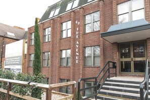 Exterior - The Avenue (Northampton)