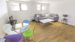 Apartment, 1 Bedroom | Living area