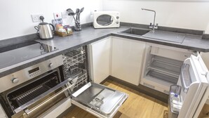 Apartment, 1 Bedroom | Private kitchen