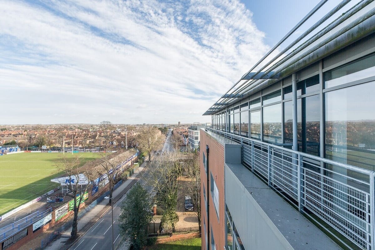 Heron House, 2 bedrooms (Flat 75) | Balcony