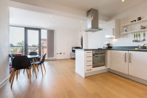 Large Goldington Apartment (Flat 59) | Private kitchen | Full-sized fridge, microwave, oven, stovetop - Heron House (Bedford)