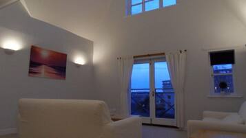 Apartment, 3 Bedrooms | Individually decorated, individually furnished, iron/ironing board