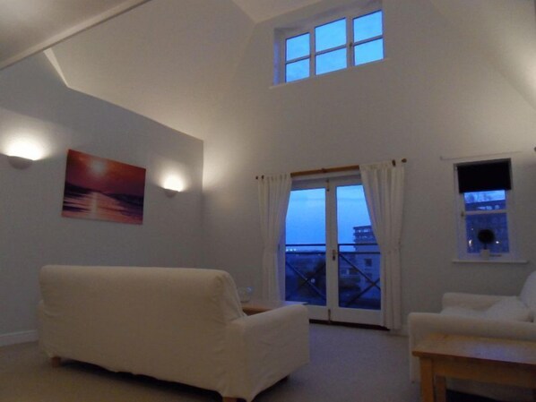 Apartment, 3 Bedrooms | Individually decorated, individually furnished, iron/ironing board - Crown Quay (Bedford)