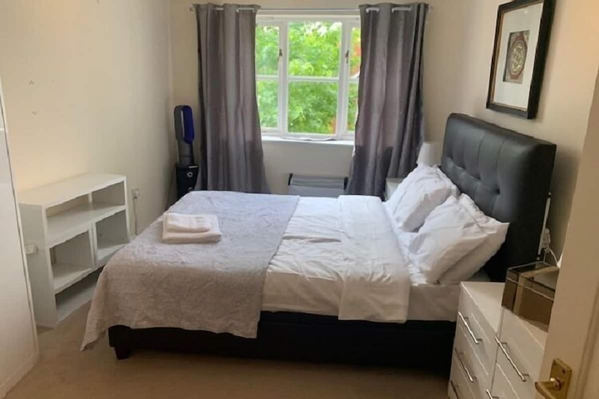 Apartment, 2 Bedrooms | 3 bedrooms, individually decorated, individually furnished