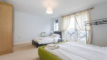 Apartment, 3 Bedrooms | Individually decorated, individually furnished, iron/ironing board