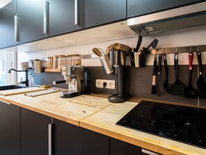 Réfrigérateur, micro-ondes, four, lave-vaisselle