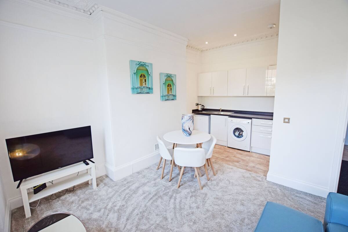 Priory Terrace twin or Kingsize bedroom (Blue) | Bathroom