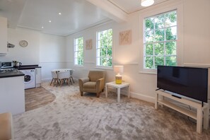 Priory Terrace, 1 bedroom (Yellow) | Living area | Flat-screen TV - PRIORY TERRACE (Bedford)