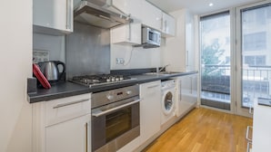 Two-Bedroom Apartment (Flat 66) | Private kitchen - Castle Quay (Bedford)