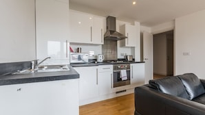 Two-Bedroom Apartment (Flat 51) | Private kitchen - Castle Quay (Bedford)