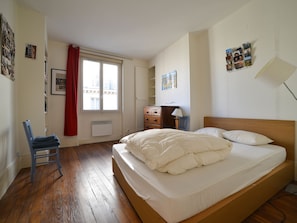 1 bedroom, bed sheets