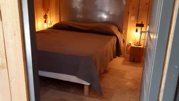 1 chambre, lit parapluie, Wi-Fi gratuit, draps fournis