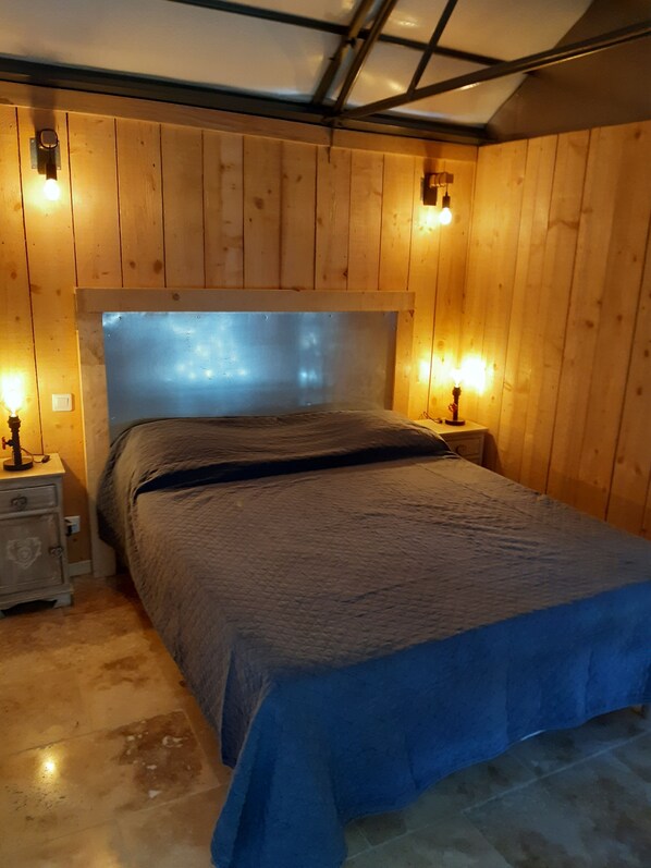 1 dormitorio, cuna de viaje, wifi gratis y ropa de cama