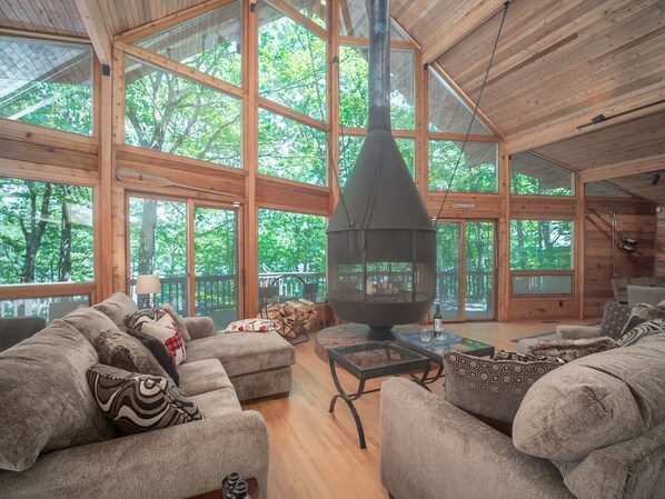 TV, fireplace, DVD player, foosball - The Chalet - Family-Friendly Waterfront Vacation Home on Crystal Lake (Harrison)