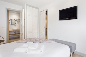3 chambres, fer et planche à repasser, accès Internet, draps fournis