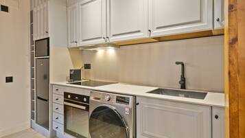 Réfrigérateur, micro-ondes, four, lave-vaisselle