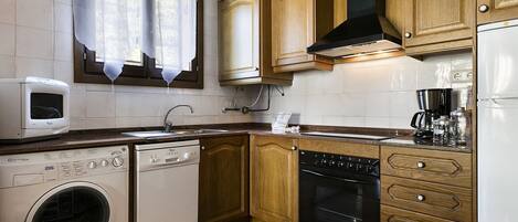 ثلاجة، ميكروويف، فرن، غسالة أطباق