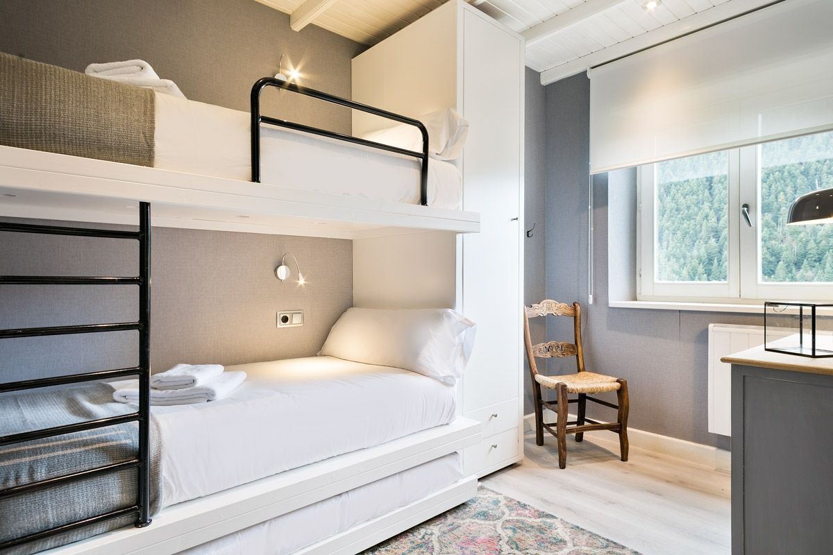 2 habitaciones, tabla de planchar con plancha, internet y ropa de cama 