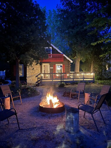 Historic Norwegian Built 1938 Log Cabin – Walk to Sister Bay