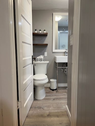Updated Vintage 1938 Log Cabin – Walk to Sister Bay