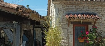 HOUSE 3 MINUTES FROM MONTCUQ WITH SWIMMING POOL AND LARGE ENCLOSED GARDEN  