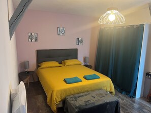 2 quartos, ferros/tábuas de passar roupa, Wi-Fi de cortesia