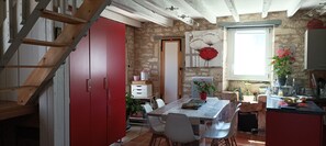Dining - HOUSE 3 MINUTES FROM MONTCUQ WITH SWIMMING POOL AND LARGE ENCLOSED GARDEN (Occitanie)