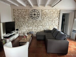 Televisión y reproductor de DVD 