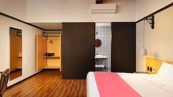 Suite estudio | Caja de seguridad en la habitación y escritorio