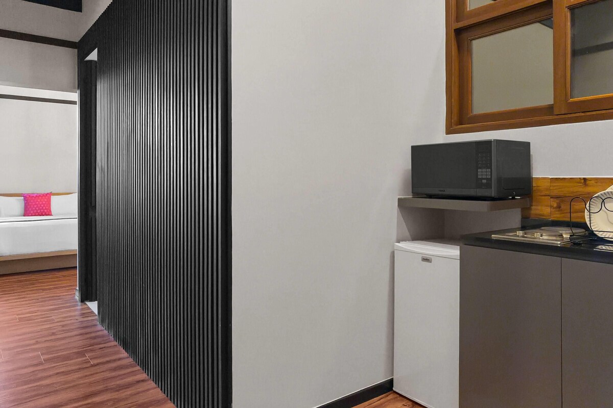 Caja de seguridad en la habitación y escritorio 