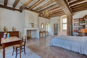 5 habitaciones, tabla de planchar con plancha y wifi gratis 