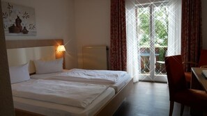 Classic Double Room, Balcony | Free WiFi, bed sheets - Hotel Garni Alte Post (Schallbach)