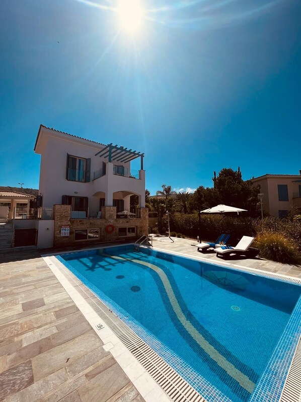 Piscine extérieure, piscine chauffée