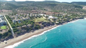 Plage, chaises longues, serviettes de plage
