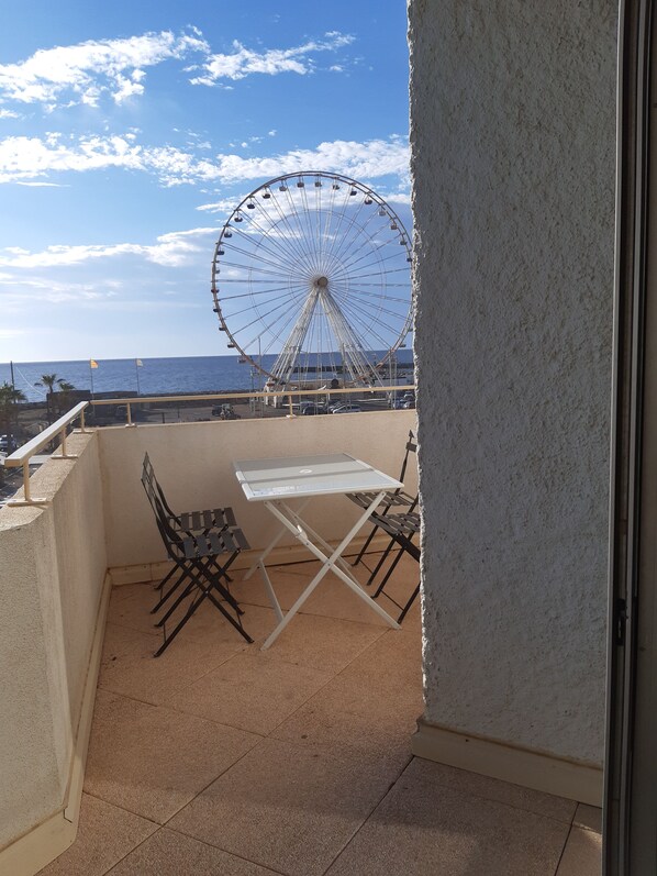Property grounds - Studio by the sea, air-conditioned, private parking, Internet. (Le Barcarès)