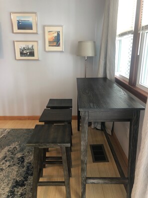 Luokittelematon kuva, 4 kautta 19, painike