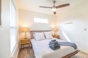 4 bedrooms, iron/ironing board, WiFi, bed sheets