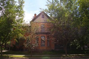 Exterior - Historic Neighborhood 2 Blocks from Downtown Bozeman. (Bozeman)