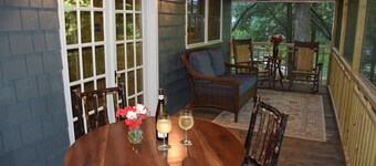 Waterfall Cottage within sight & sound of Cane Creek Falls, 2BR 2BA