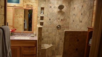 Douche, séchoir à cheveux, serviettes fournies