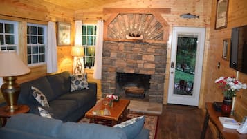 Télévision, cheminée, lecteur de DVD, vidéothèque