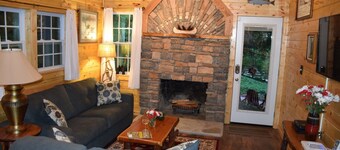 Waterfall Cottage within sight & sound of Cane Creek Falls, 2BR 2BA