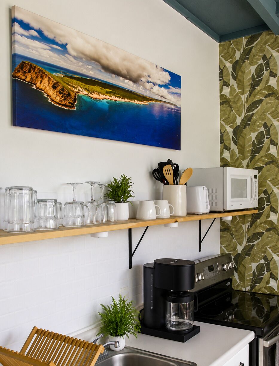 Coffee/tea maker, fridge, microwave, oven