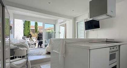 MAISON LITTLE WHITE HOUSE