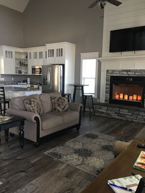 TV, DVD player - Family Friendly Guest house-3 bedroom, 2 bath. Custom farm/craftsman (Mountain View)