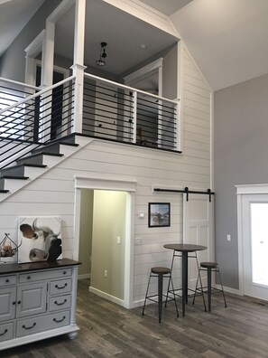 Interior - Family Friendly Guest house-3 bedroom, 2 bath. Custom farm/craftsman (Mountain View)