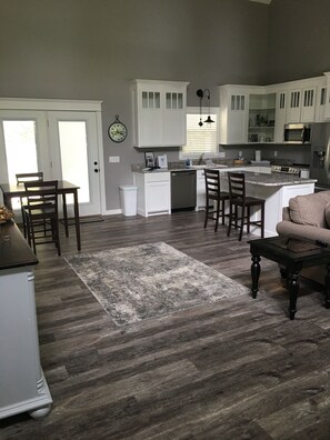 TV, DVD player - Family Friendly Guest house-3 bedroom, 2 bath. Custom farm/craftsman (Mountain View)