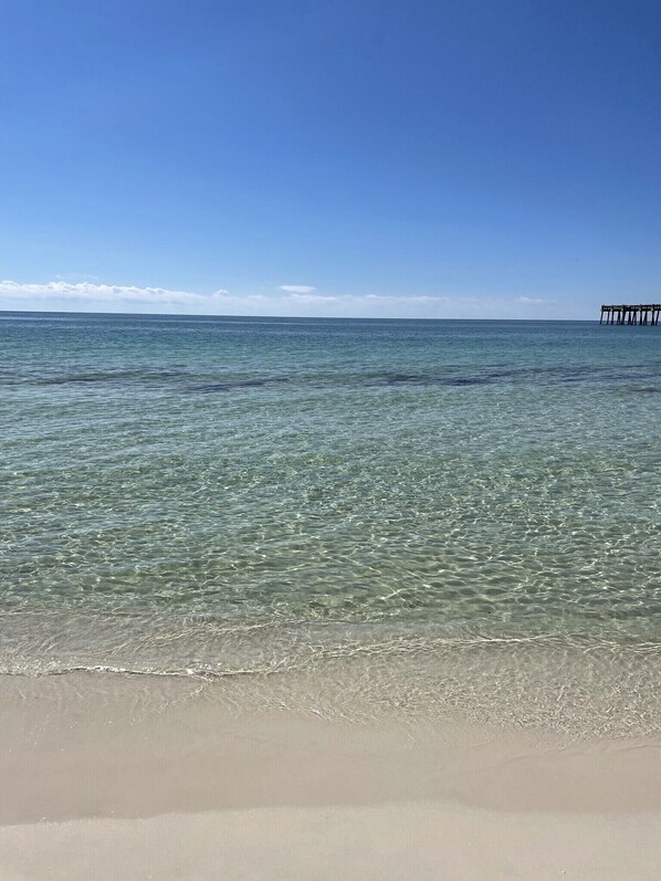 Chaises longues, serviettes de plage
